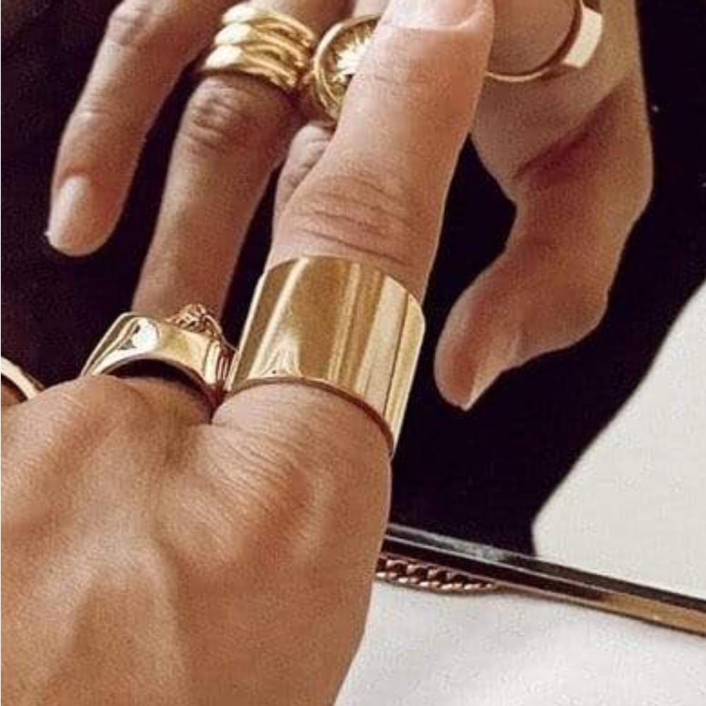 Beautiful cigar ring new size 8 runs small